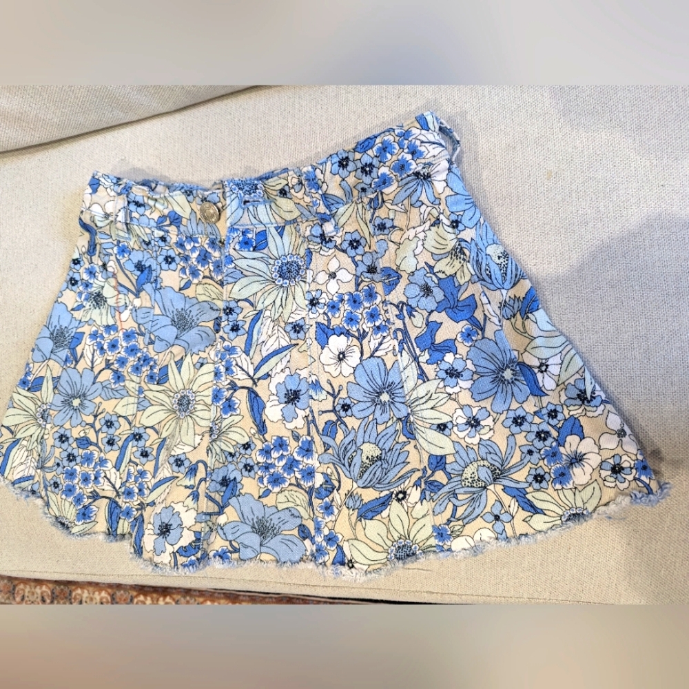 Girl skirt beige and blue color flowers